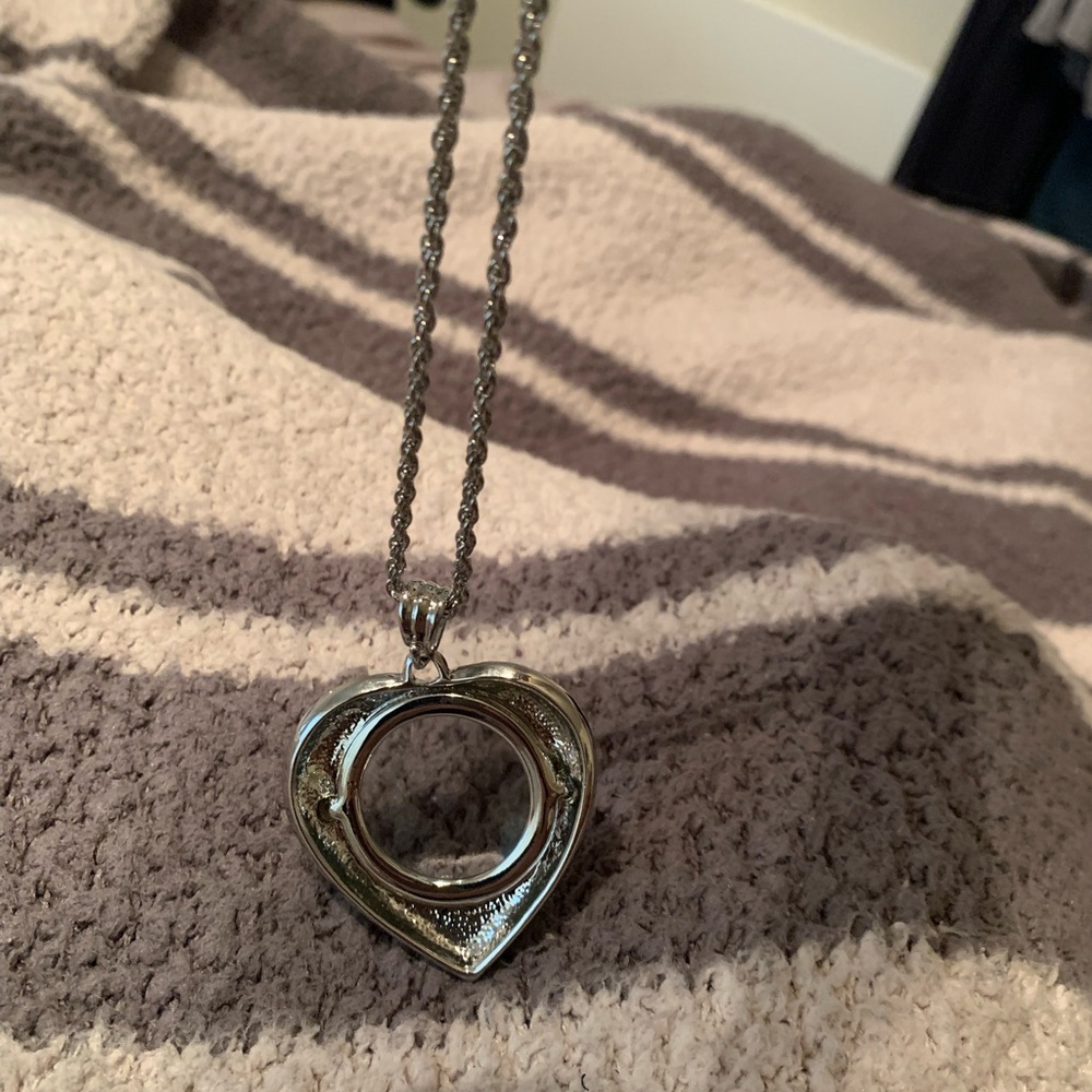 2 Magnifier necklaces JoanRivers retired gold tone, silver tone new & unmarked - Picture 5 of 8